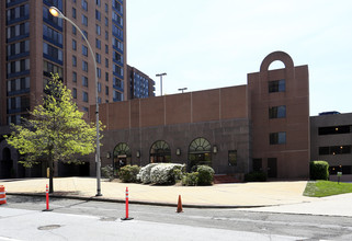 The Seasons Condominium in White Plains, NY - Building Photo - Building Photo