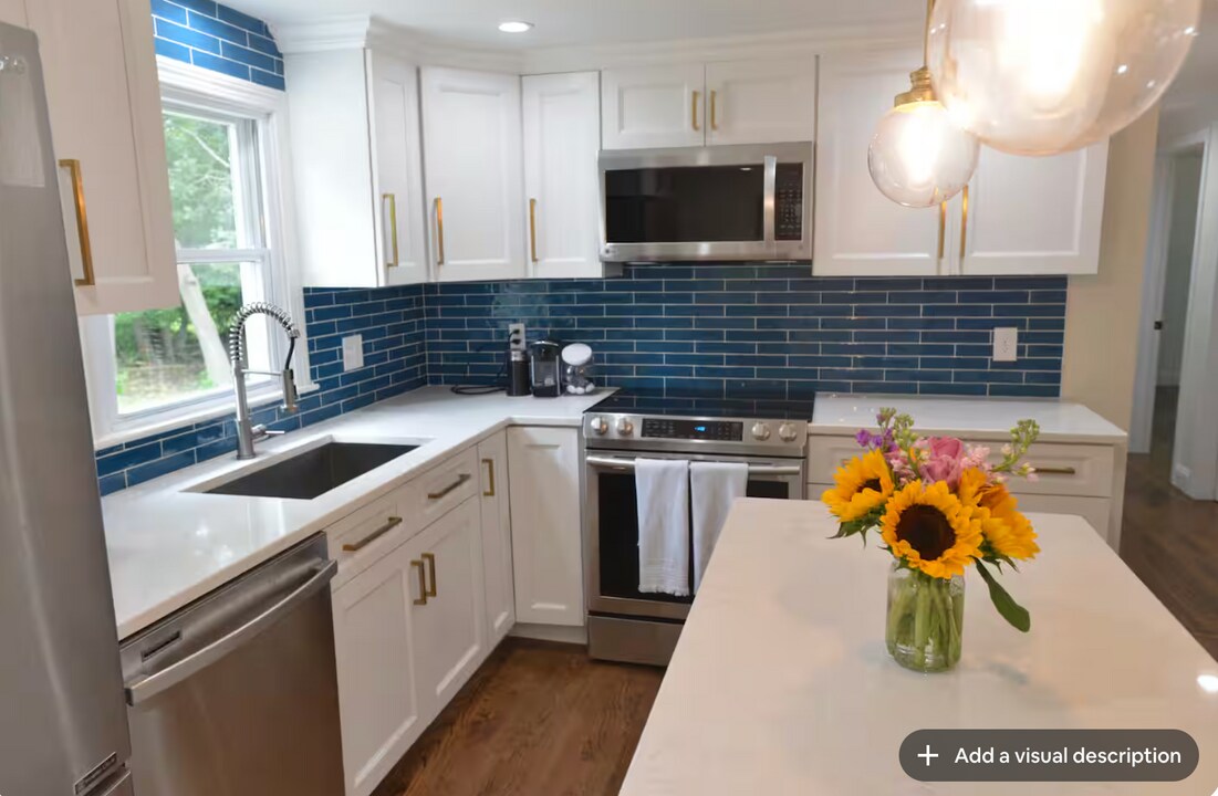 57 Roosevelt Dr in Bristol, RI - Building Photo