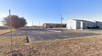 5803 Kellogg dr in Wichita, KS - Building Photo - Building Photo