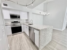 677 SW 111th Ave in Pembroke Pines, FL - Building Photo