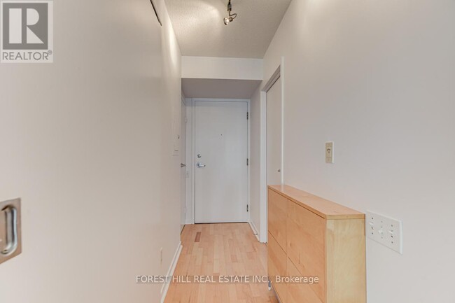 75-775 Dalhousie St in Toronto, ON - Building Photo - Building Photo