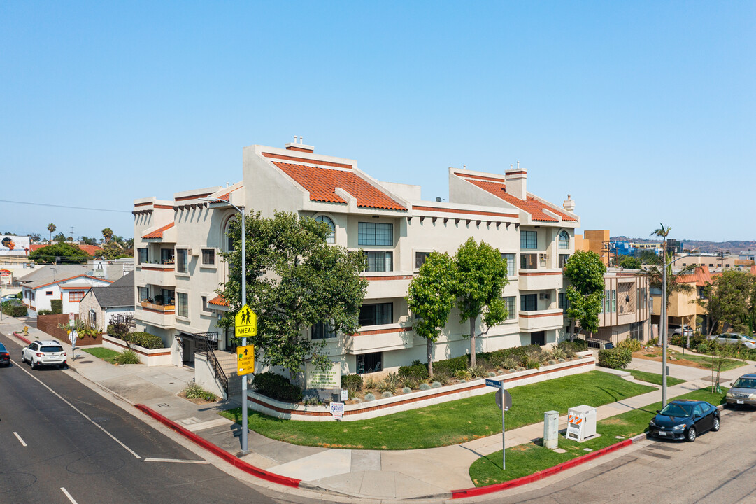 Lido Apartments - 3500 Mentone Ave in Los Angeles, CA - Foto de edificio