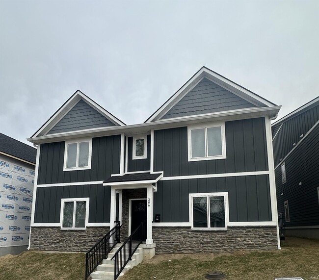 property at 306 N Jefferson St