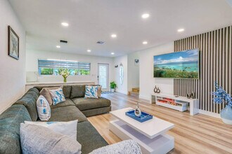 830 SW 14th Ct in Fort Lauderdale, FL - Building Photo - Building Photo