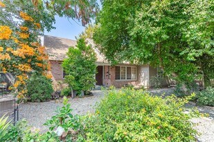 5825 Fulton Ave in Los Angeles, CA - Building Photo