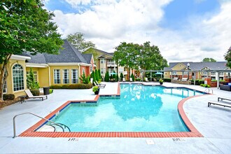 Braxton Woods Lake in Greenville, SC - Foto de edificio - Building Photo