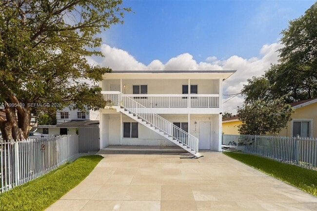 2132 NW 47th St in Miami, FL - Building Photo - Building Photo