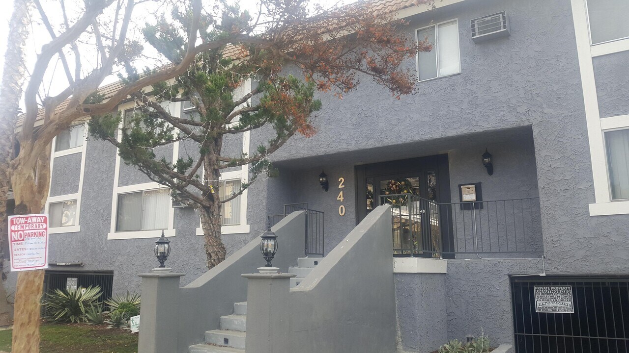 240 W Verdugo Ave, Unit T in Burbank, CA - Building Photo