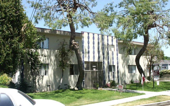 10745 in North Hollywood, CA - Building Photo - Building Photo