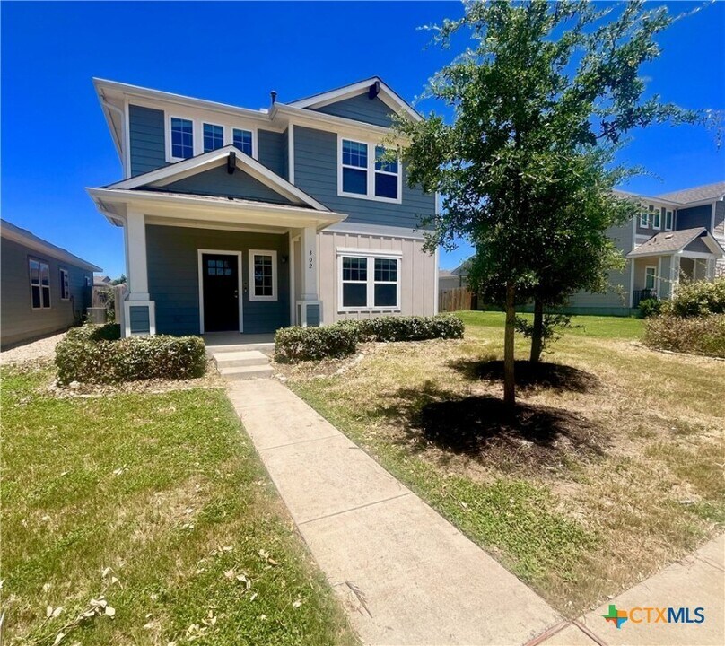 302 Mossycup Dr in San Marcos, TX - Foto de edificio