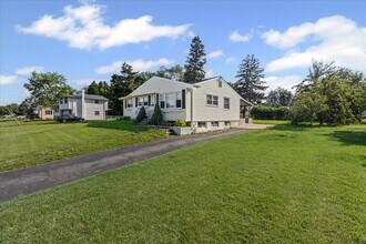 116 Barclay Dr in Washington Township, NJ - Building Photo - Building Photo