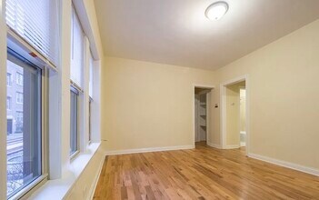 620 Barry W Ave in Chicago, IL - Foto de edificio - Building Photo