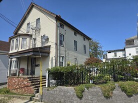 876 Middle St, Unit Third Floor in Fall River, MA - Building Photo