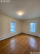 23 Jasset St, Unit 1 in Newton, MA - Foto de edificio - Building Photo