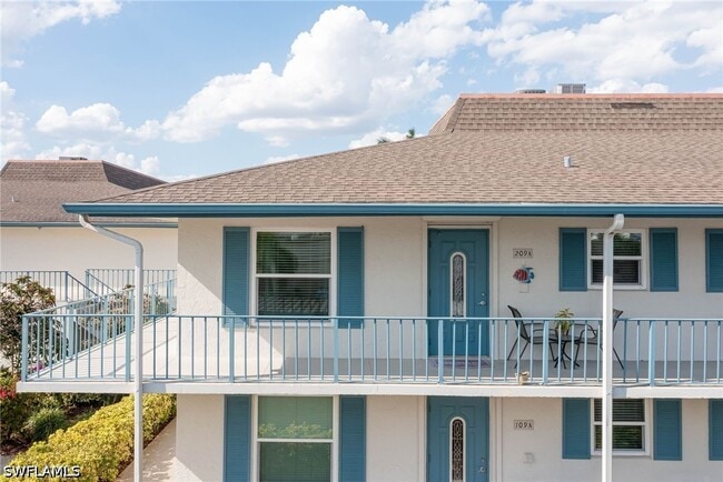 325 Charlemagne Blvd in Naples, FL - Building Photo - Building Photo