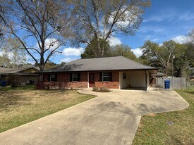 1808 Elmer Neely Dr in Deridder, LA - Building Photo