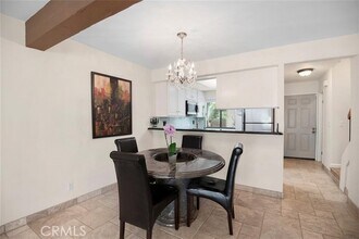 5760 Owensmouth Ave in Los Angeles, CA - Building Photo - Building Photo