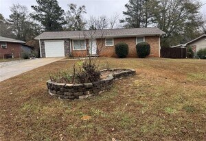 837 Parkstone Dr in Stone Mountain, GA - Building Photo