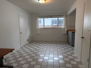 1941 Perry Ave in Menlo Park, CA - Foto de edificio - Building Photo