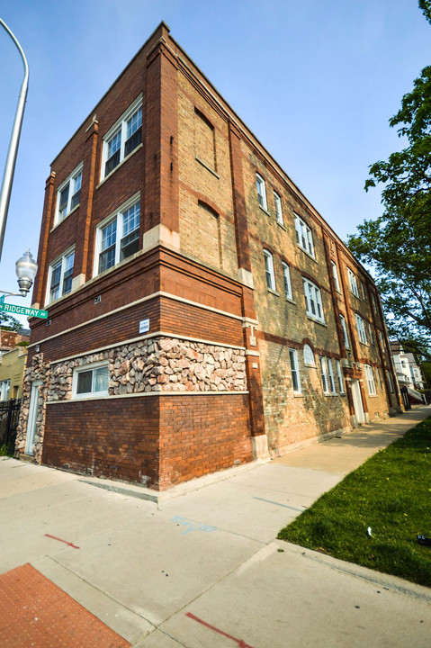 3734 W. Diversey Ave. in Chicago, IL - Foto de edificio