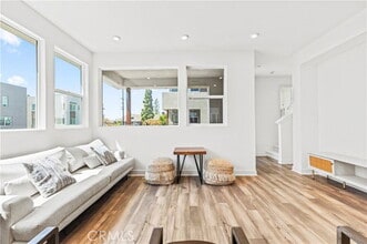 609 S Lyon St in Santa Ana, CA - Building Photo - Building Photo