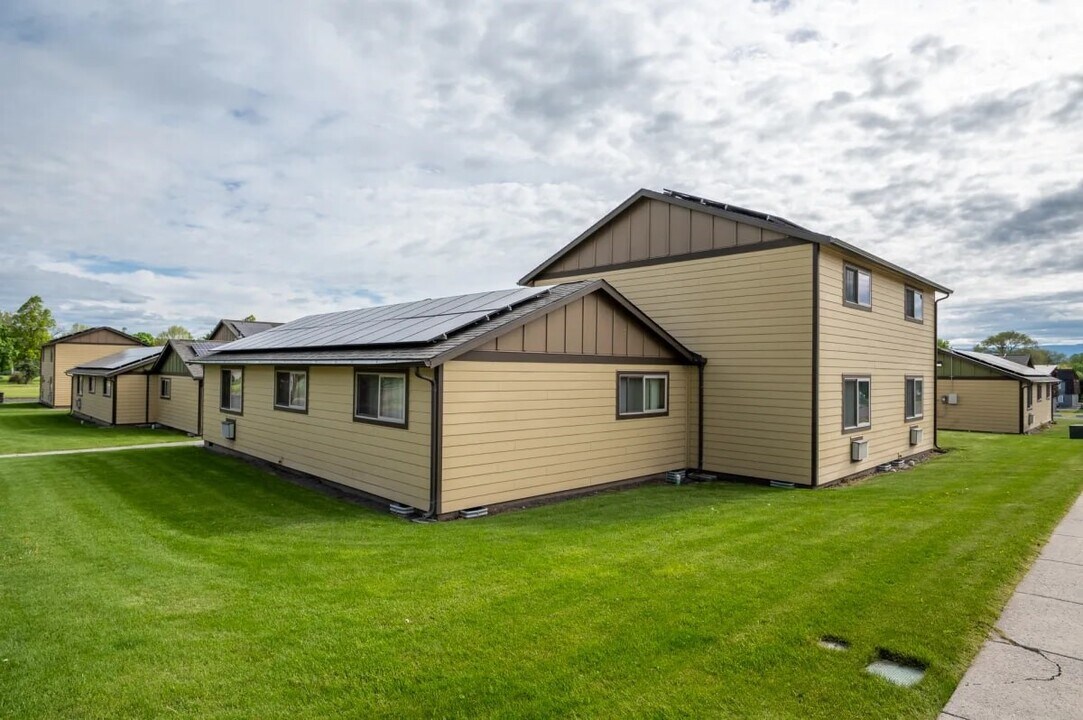 703 12th St in La Grande, OR - Foto de edificio