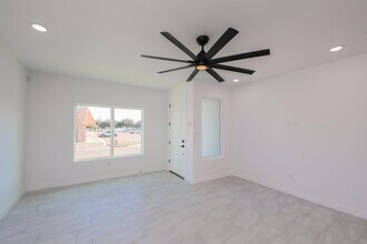 8218 Casa Verde Rd in Laredo, TX - Building Photo - Building Photo