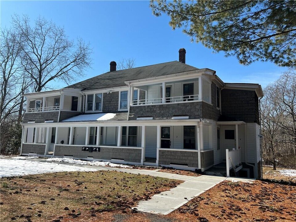 274 Waterman Ave, Unit 4 in Smithfield, RI - Building Photo