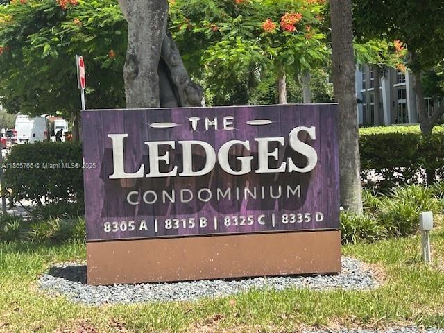 8325 SW 72nd Ave in Miami, FL - Building Photo