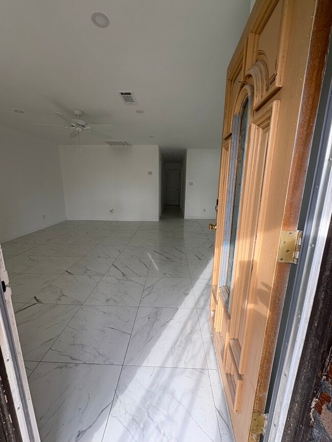 797 S Amber St in Tulare, CA - Building Photo - Building Photo