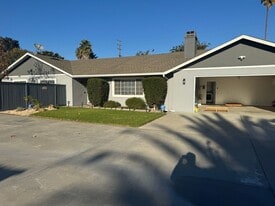 10975 Darling Rd in Ventura, CA - Building Photo