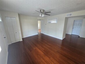 7401 36th Ave N in St. Petersburg, FL - Building Photo - Building Photo