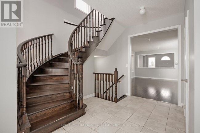 2105 Falling Green Dr in Oakville, ON - Building Photo - Building Photo