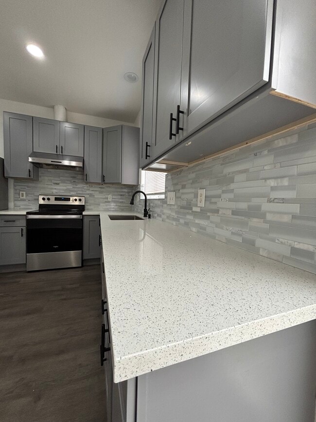 20115 NE Halsey St in Fairview, OR - Foto de edificio - Building Photo