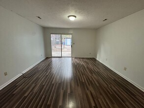 6303 Tindal St in Myrtle Beach, SC - Foto de edificio - Building Photo