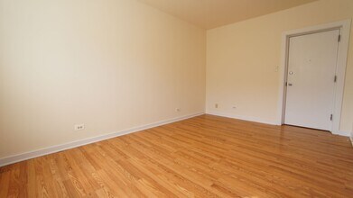 1840 N Humboldt Blvd, Unit 1 in Chicago, IL - Foto de edificio - Building Photo