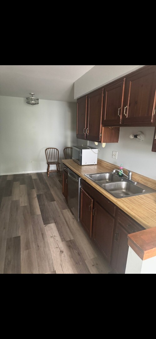 1474 Chippewa Trail in Wheeling, IL - Building Photo - Building Photo