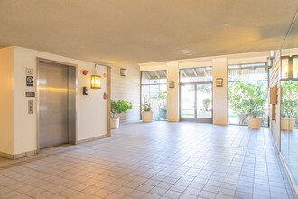 Bixby Country Club Apartments in Long Beach, CA - Building Photo - Building Photo