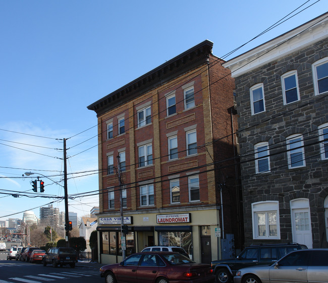 182 W Main St in Stamford, CT - Building Photo - Building Photo