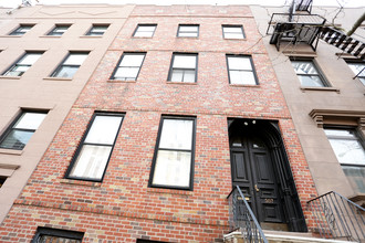 557 Henry St in Brooklyn, NY - Foto de edificio - Building Photo