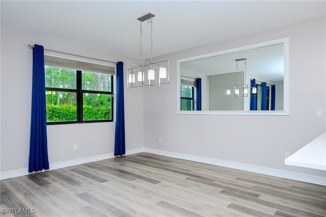 7320 Rockefeller Dr in Naples, FL - Building Photo