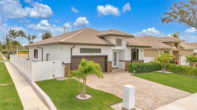 238 SE 2nd Ter in Dania Beach, FL - Building Photo - Building Photo