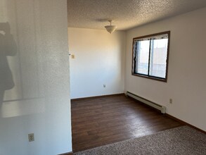 1121 14th Ave E, Unit 16 in West Fargo, ND - Foto de edificio - Building Photo