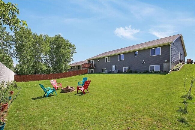 3270 White Oak Ln in Eau Claire, WI - Building Photo - Building Photo