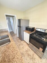 180 Glover Ave, Unit 1/2 in Chula Vista, CA - Foto de edificio - Building Photo