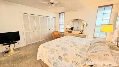 575 Oaks Ln, Unit 1010 in Pompano Beach, FL - Building Photo - Building Photo