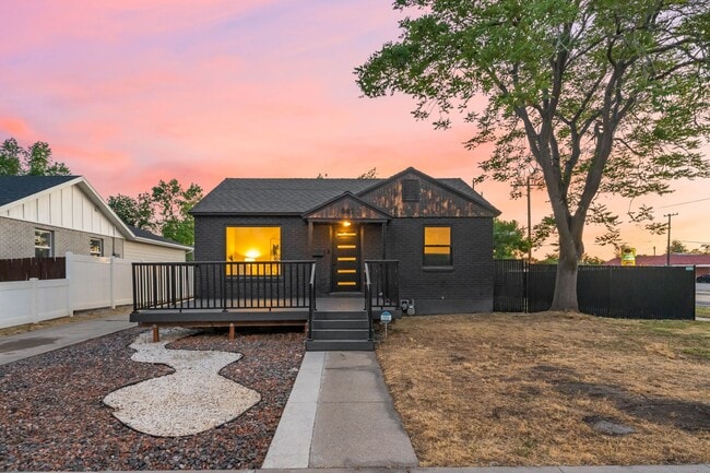 983 N Poinsettia Dr in Salt Lake City, UT - Foto de edificio - Building Photo