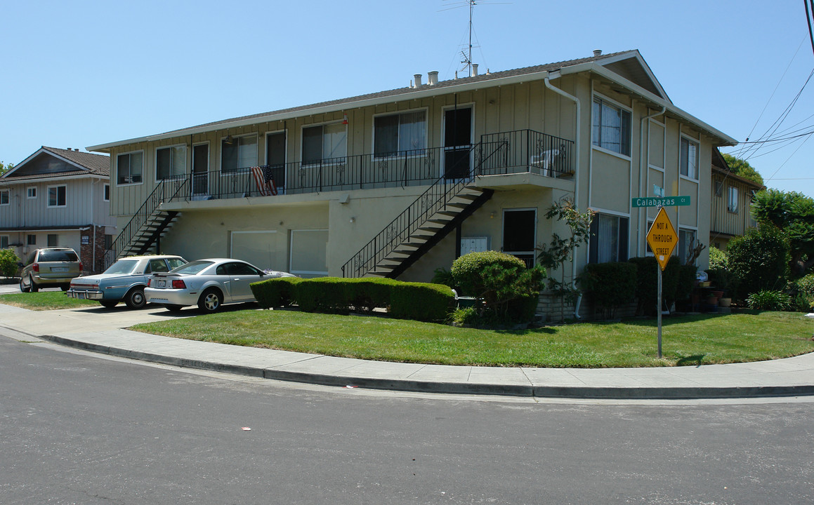 1353 Calabazas Boulevard in Santa Clara, CA - Foto de edificio