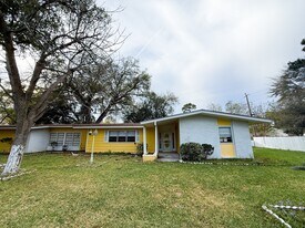 4011 Dryden Rd in Port Arthur, TX - Building Photo