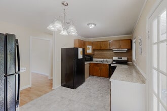 845 Brian Ln in Forest Park, GA - Building Photo - Building Photo